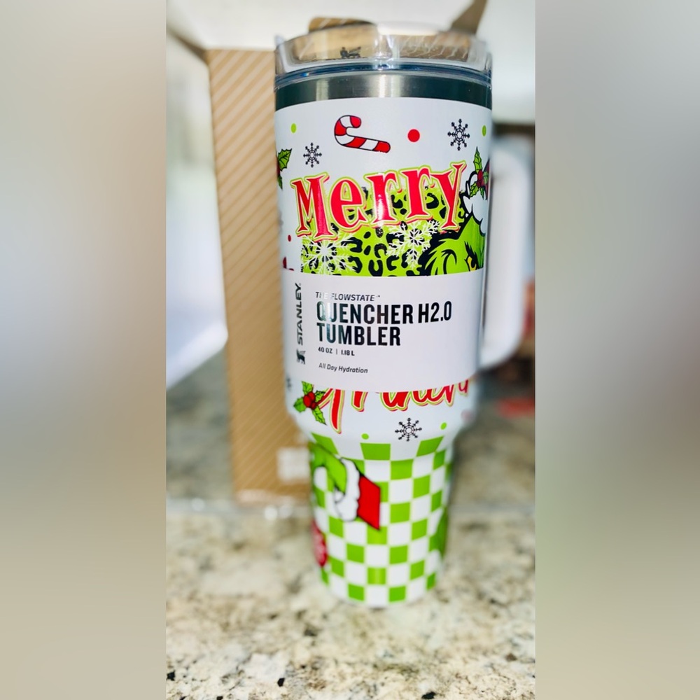 NWT!!!! Stanley Christmas Grinch Tumbler 40 oz.